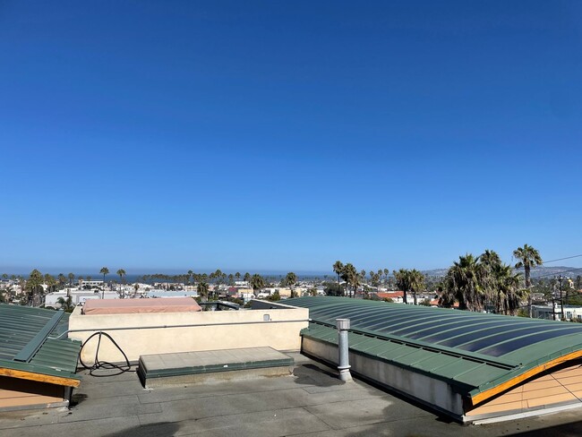 Building Photo - Amazing Ocean View Beach House