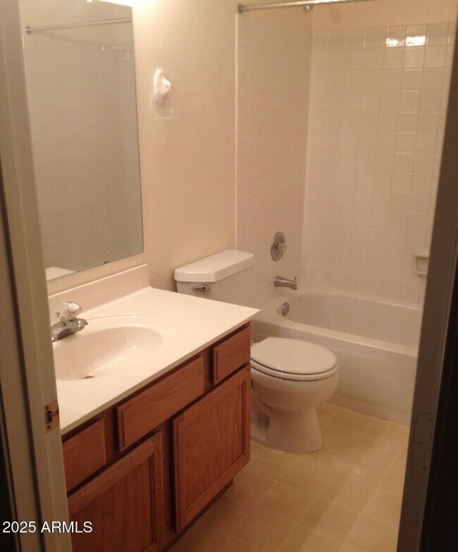 Building Photo - 3207 E Marconi Ave