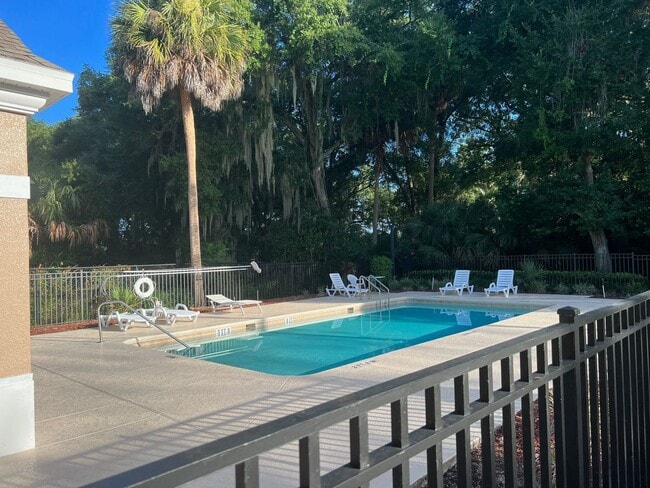 Building Photo - Fabulous 4/2 in Spring Glen Debary!