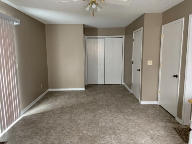Building Photo - 12942 S Blackfoot Dr