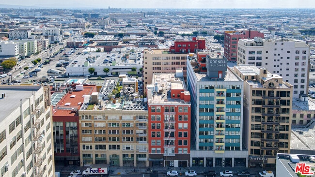 Building Photo - 738 S Los Angeles St