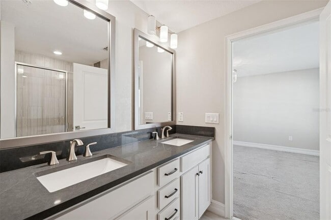 Building Photo - 4921 W Paul Ave