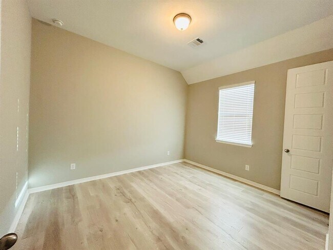 Building Photo - 18314 Southwood Creek Dr