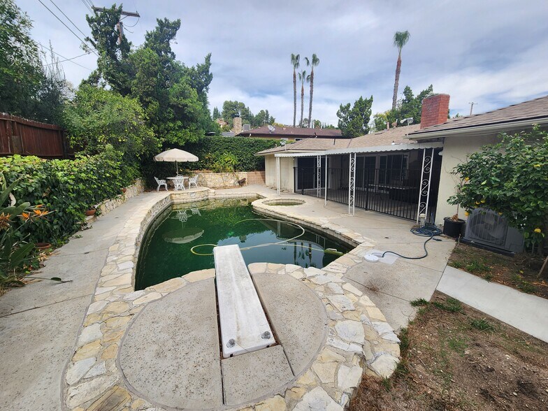 Building Photo - 11665 Babbitt Ave