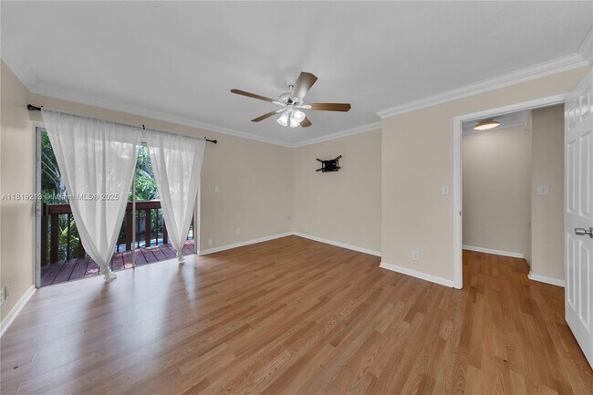 Building Photo - 307 SW 11th Ct