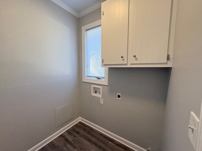 Building Photo - Large 2 Bedroom 2 Bath Condo in the Forest Oaks Community!!