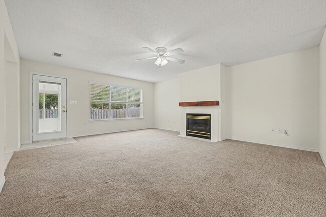 Building Photo - 4 Bedroom in Magnolia Forest in Bluewater Bay!