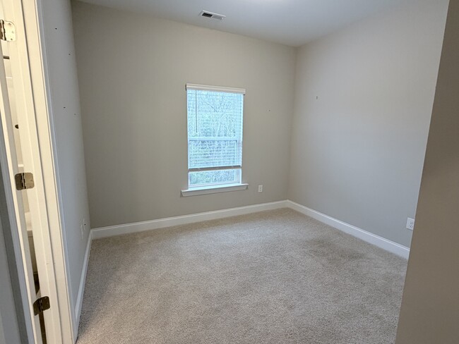 Building Photo - 57 Walnut Springs Dr