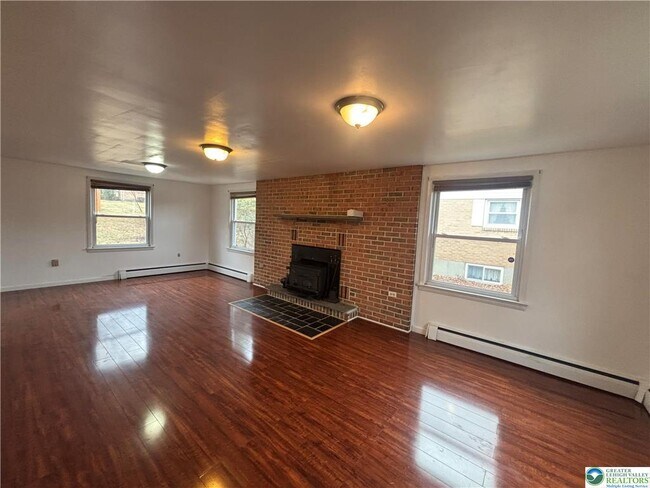 Building Photo - 257 E 2nd St