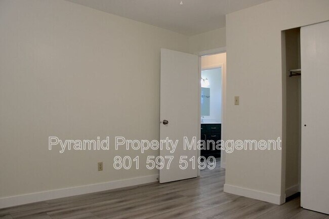 Building Photo - 825 E 760 N