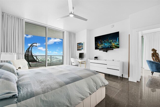 Building Photo - 900 Biscayne Blvd