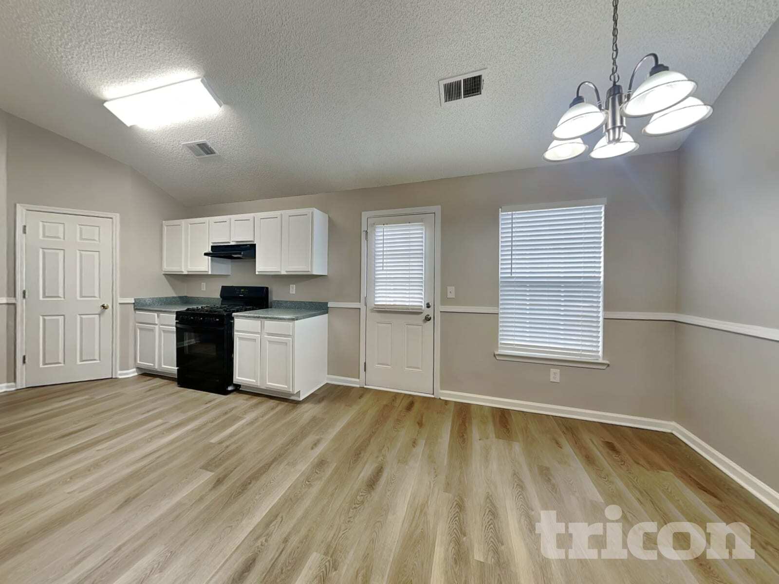 Building Photo - 240 Kings Cove