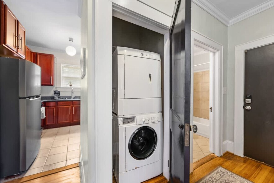 Building Photo - 800 Magnolia Ave