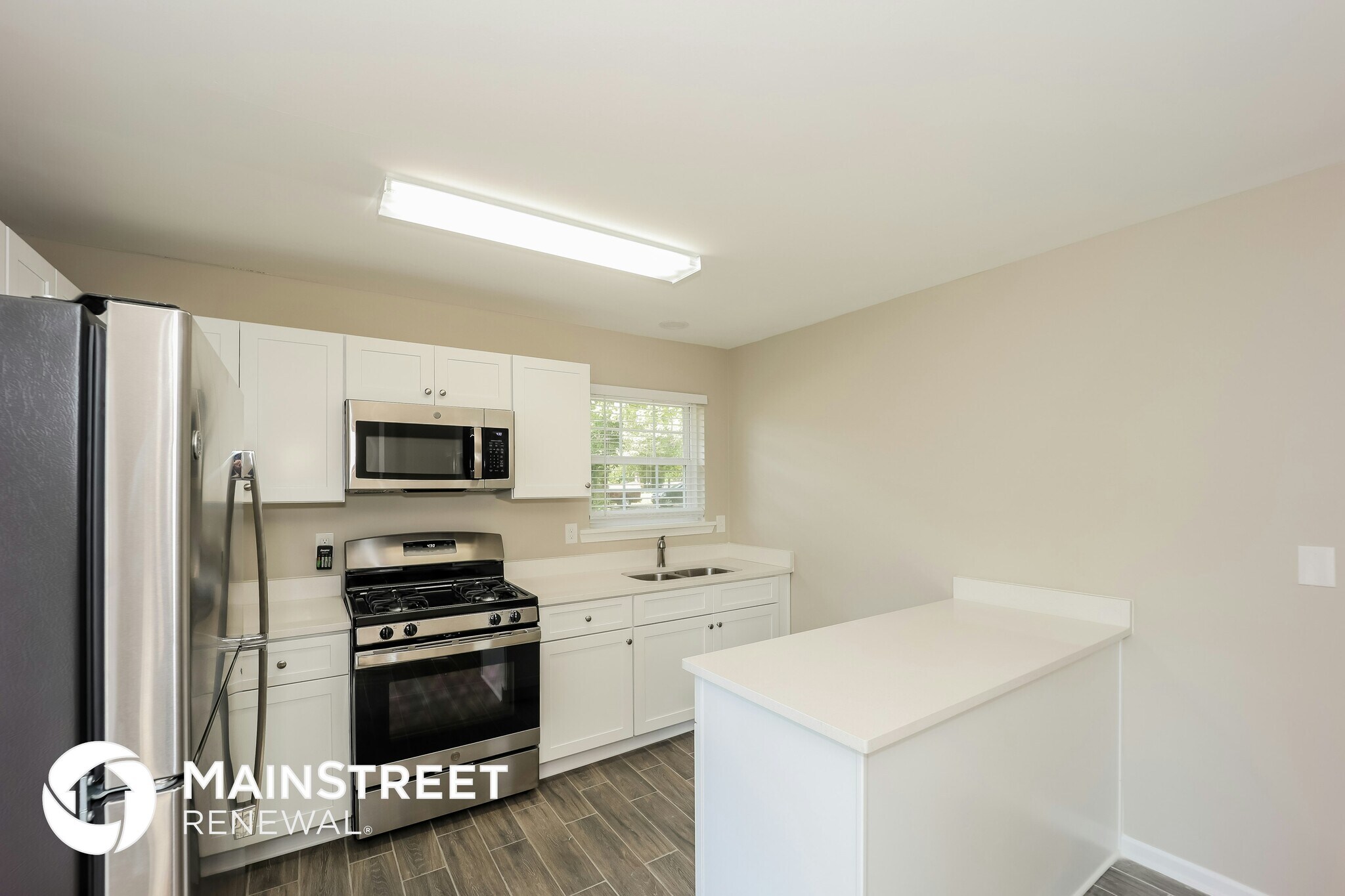 Building Photo - 5285 Chantilly Terrace