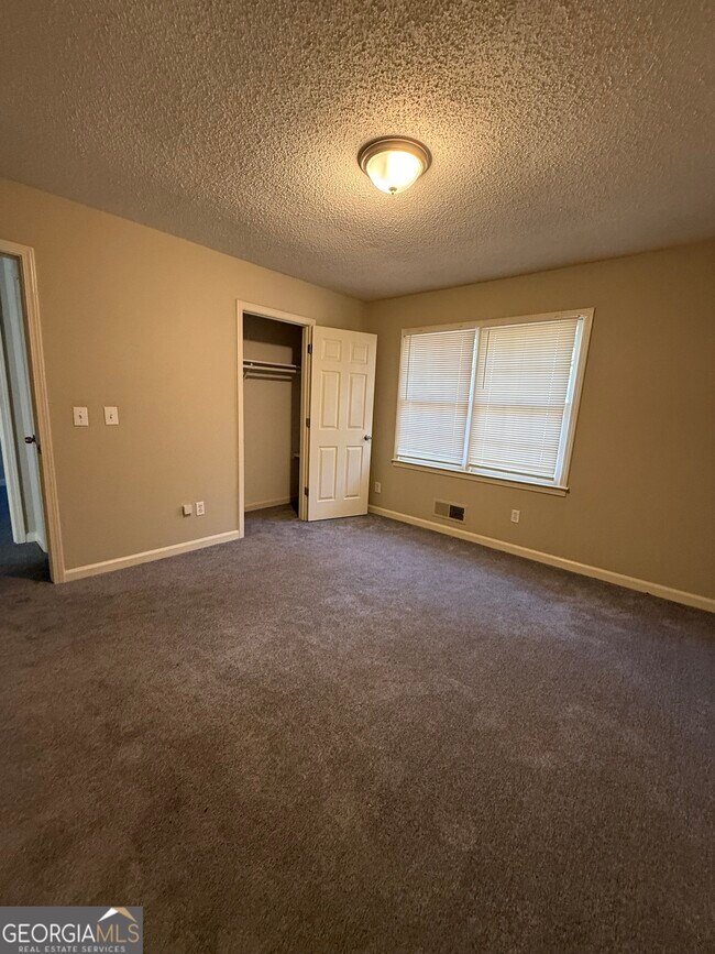 Building Photo - 4678 N Springs Ln