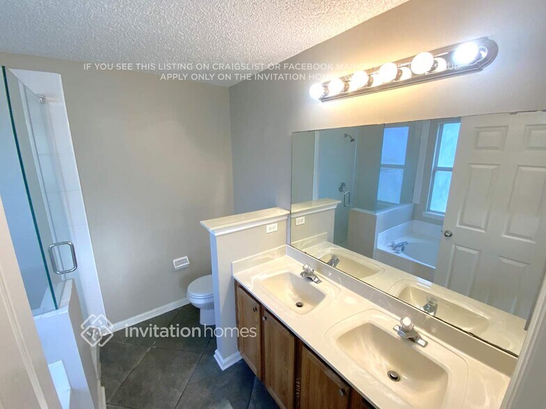 Building Photo - 572 Prosperity Lake Dr