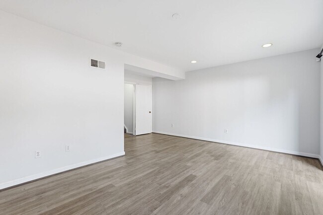 Building Photo - 9178 Laurelwood Ct