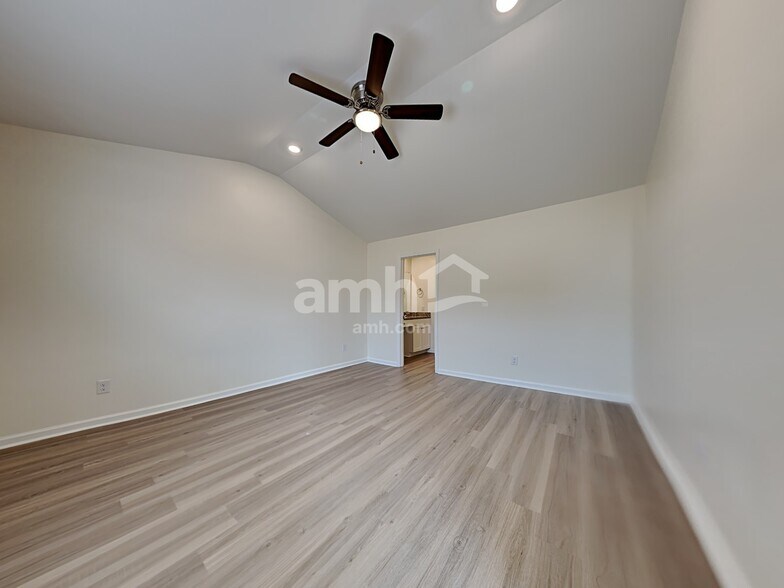 Building Photo - 1325 John Swann St