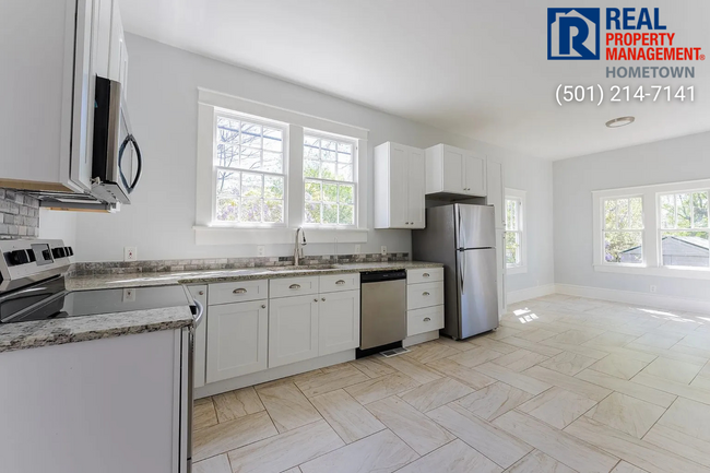 Building Photo - Monthly lease - Beautiful 3-Bed 2-Bath Hom...