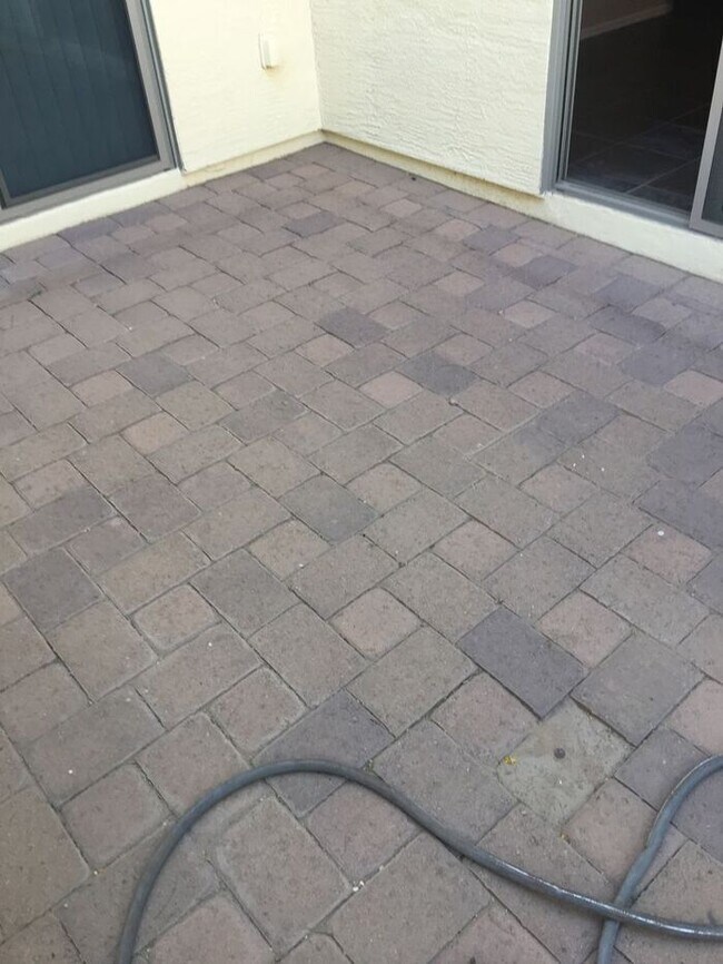 Building Photo - Upgraded Beautiful 3 bedroom 2.5 bath townhouse in The Cottages