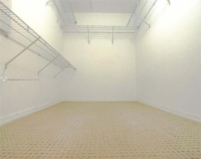 Building Photo - 951 Brickell Ave