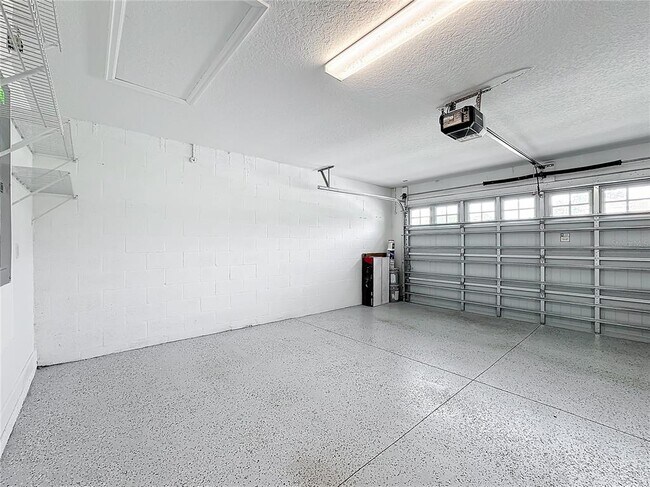 Building Photo - 8886 FALLEN OAK Dr
