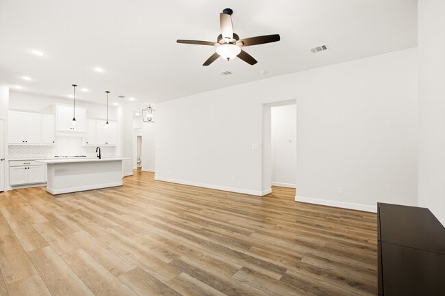 Building Photo - 2539 Summer Peach St