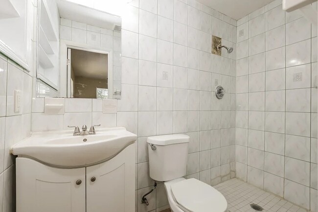 Building Photo - 5918 Tavendale Dr