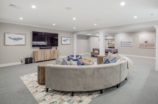 Building Photo - 6 Old School House Ln