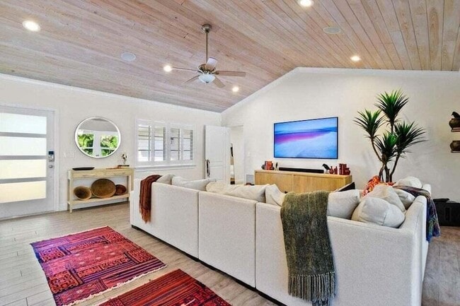 Building Photo - 221 NW 18th St