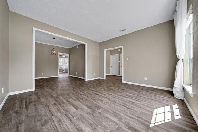 Building Photo - 23111 Red River Dr