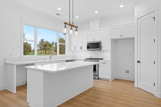 Building Photo - 109 Golf View Dr