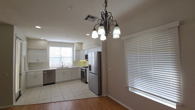 Building Photo - 308 Terra Bella