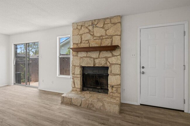 Building Photo - 2401 Singletree Ave