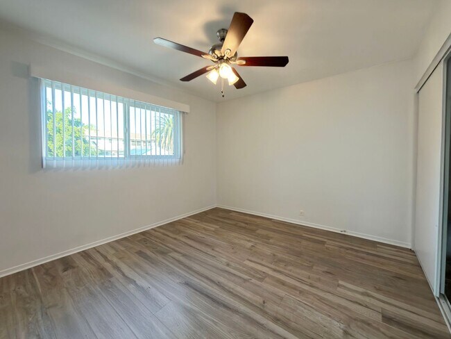 Building Photo - LB0290