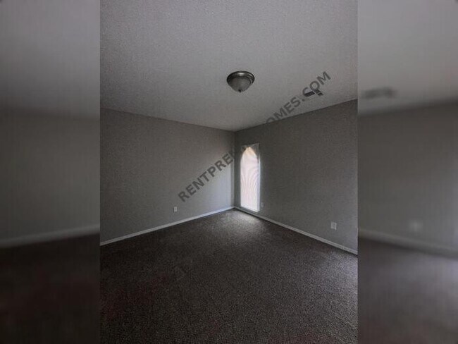 Building Photo - 2632 SW 90th Pl