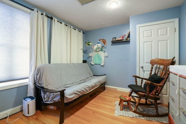 Building Photo - 32 Parker St