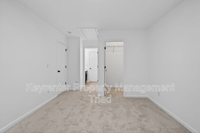 Building Photo - 2 Blue Stone Ln