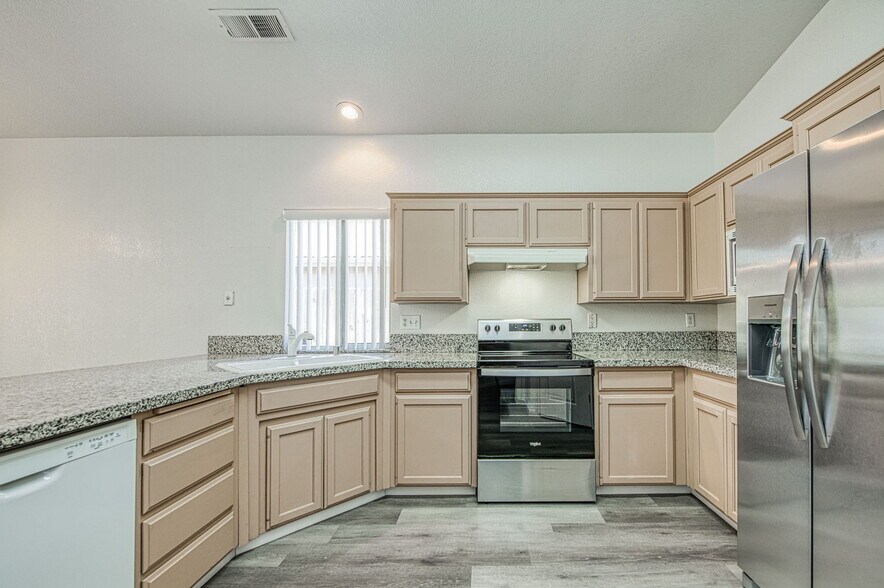 Building Photo - 1708 E Chelsea Dr