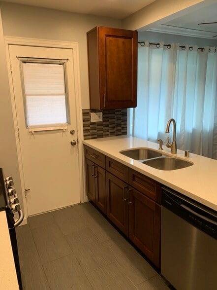 Building Photo - 340 Pacific St