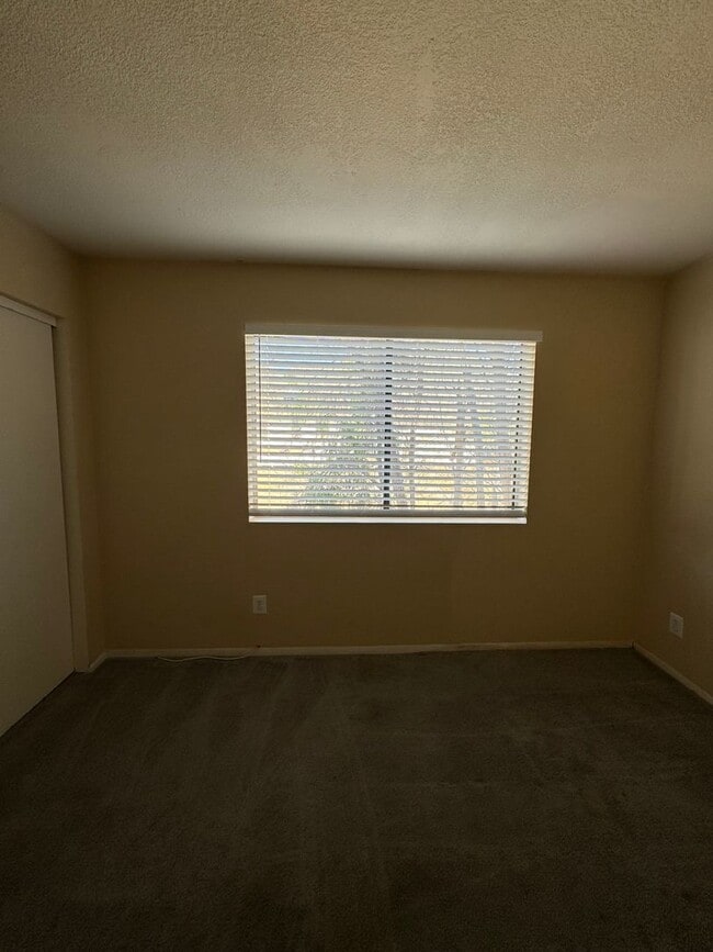 Building Photo - 2023 W Bloomfield Rd