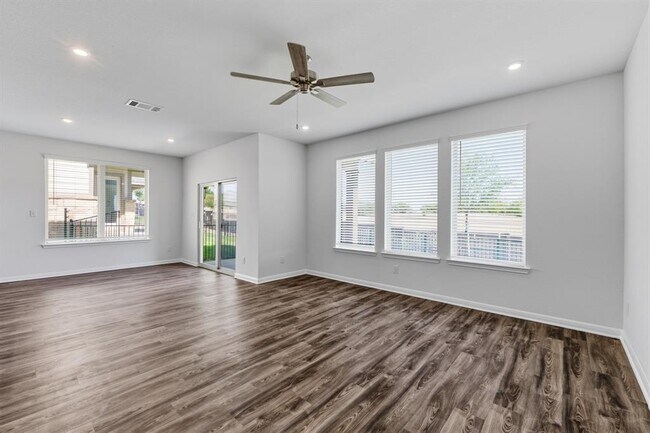 Building Photo - 2210 Cornfield Dr