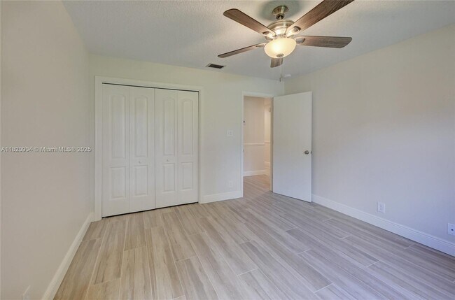 Building Photo - 7120 Hialeah Ln