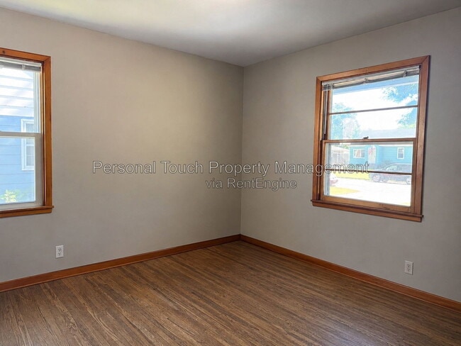 Building Photo - 413 22nd St S