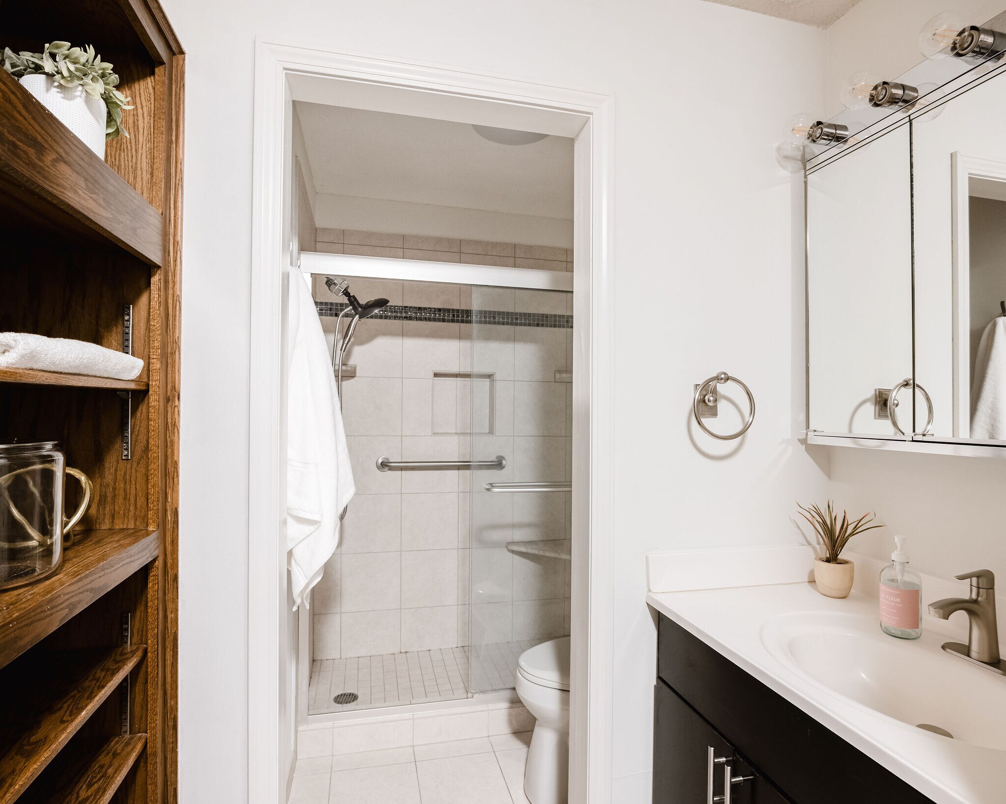 Building Photo - 35 Nathan Ln N