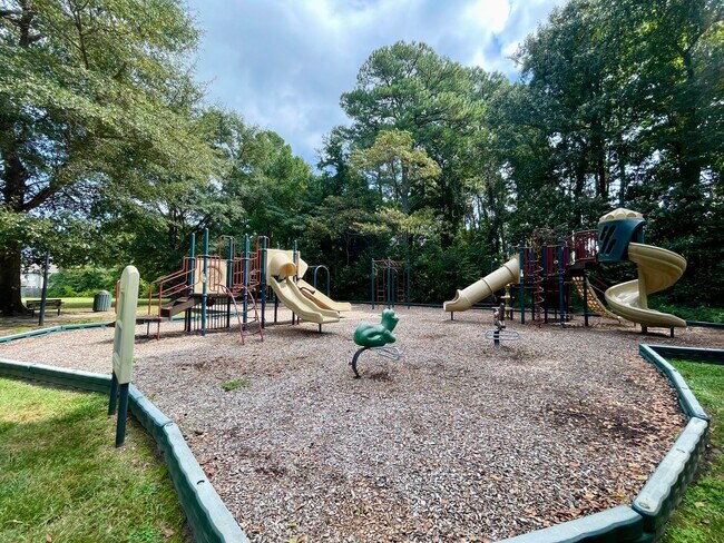 Building Photo - 1504 Sawgrass Ln
