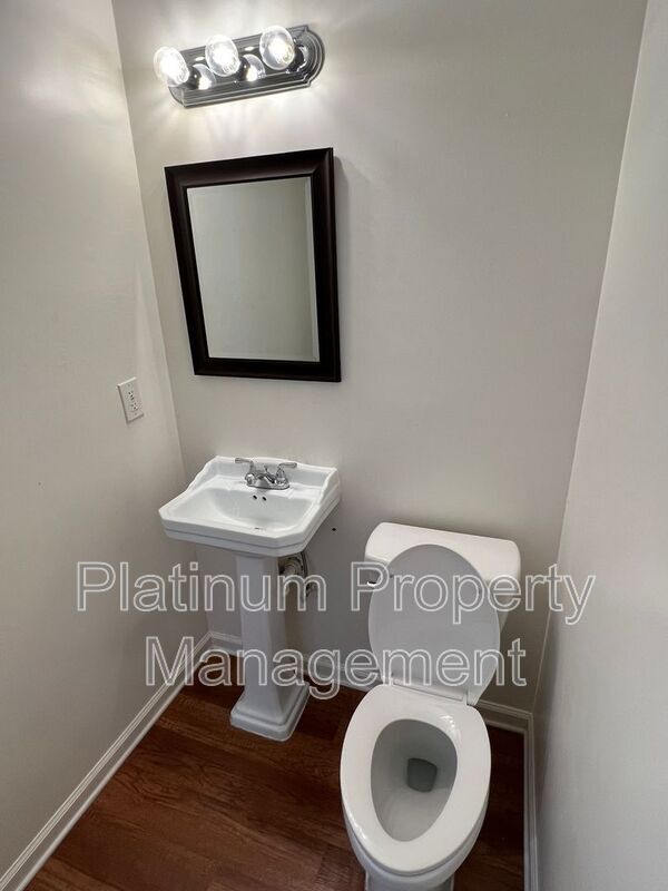 Building Photo - 1097 Yellow River Dr