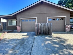 Building Photo - 208 Talisman Dr