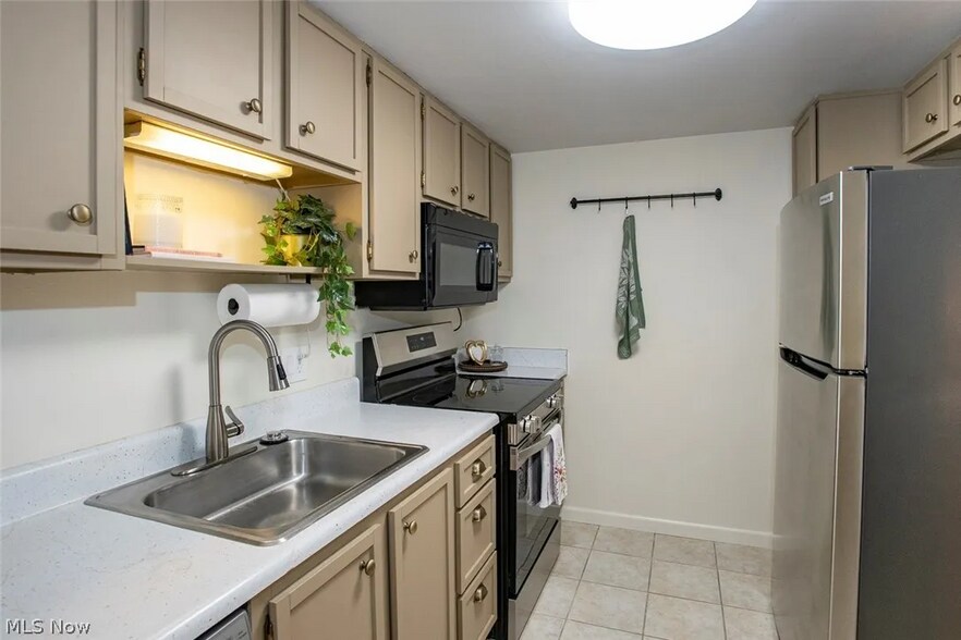 Kitchen #203 - 4849 Grace Rd