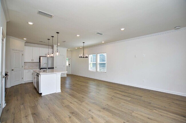 Building Photo - 266 Tiger Lily Dr